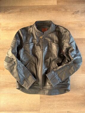Men's Black Leather Bomber Jacket - Classic Moto-Inspired Design